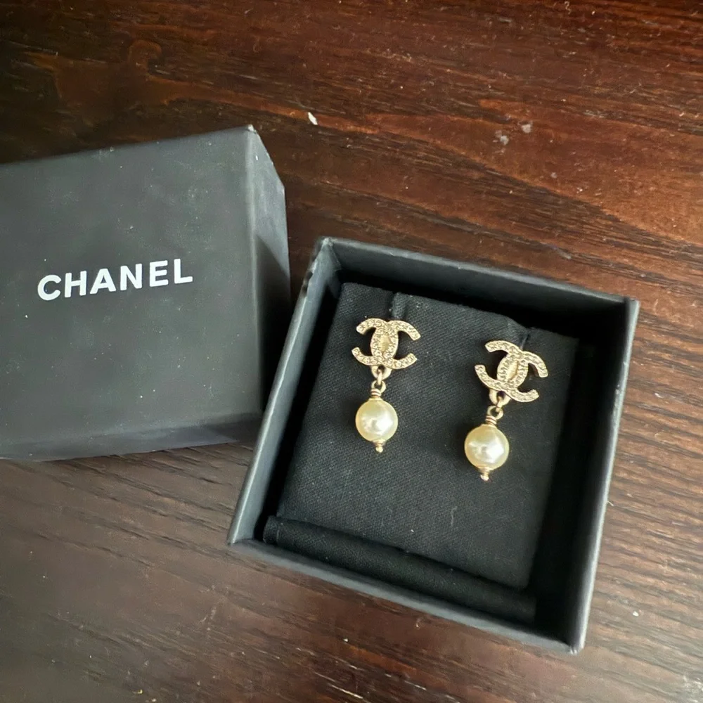 Chanel CC Crystal Pearl Earrings - Picture 8 of 8